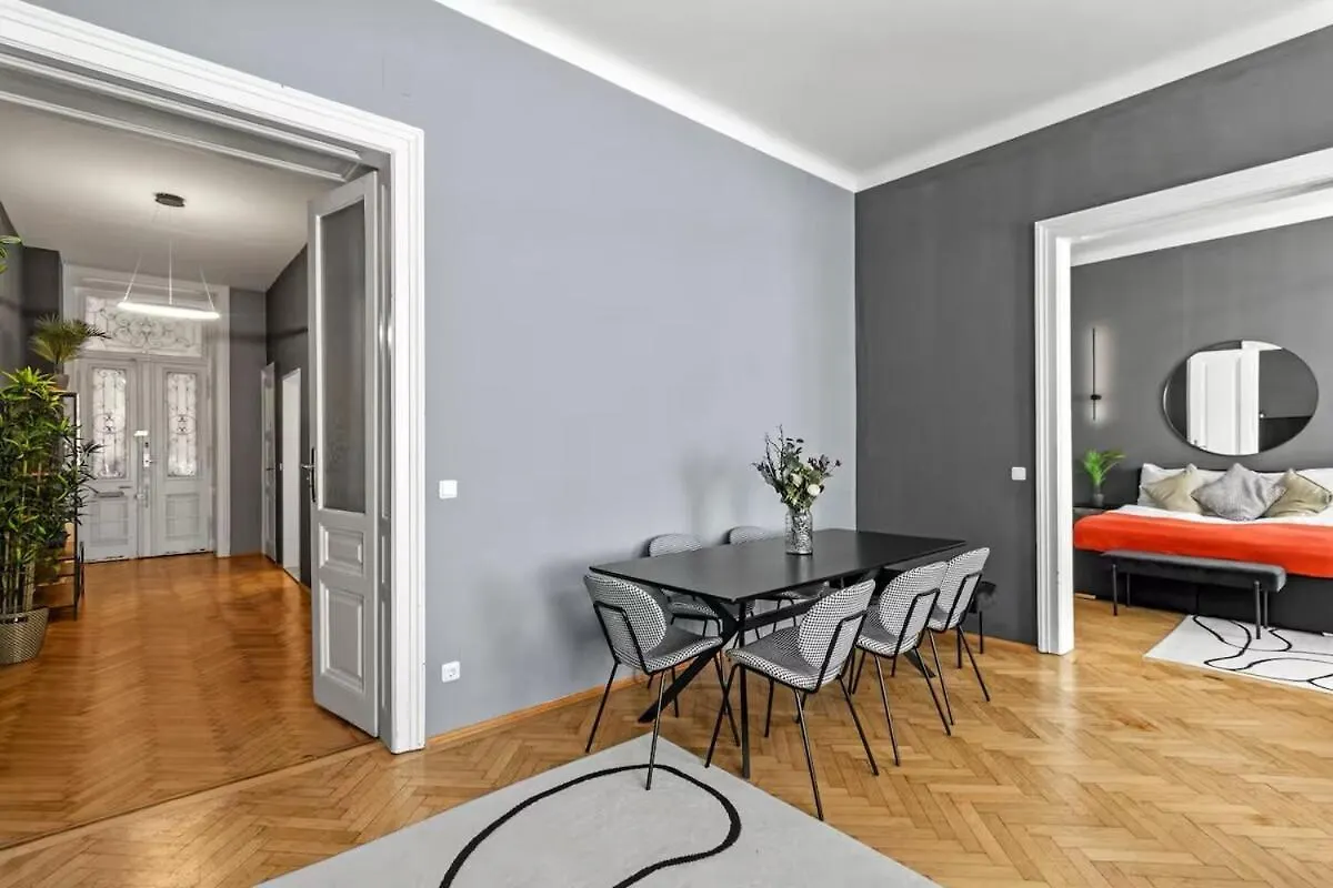 Spacious Apt 3Br I At Mariahilfer Strasse I Wifi Vienna Apartment